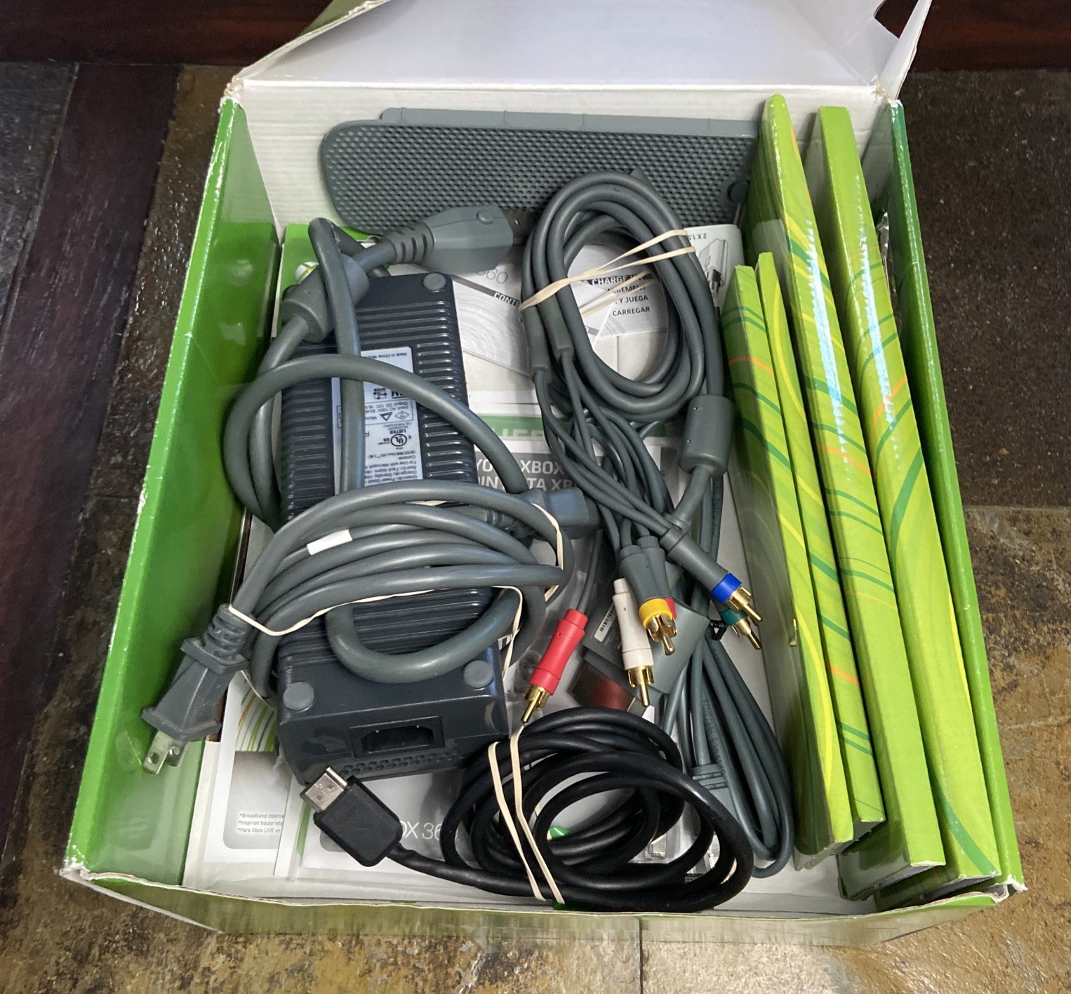 Microsoft Xbox 360 256MB Arcade Console w/ 16 Games & 2 Controllers Tested