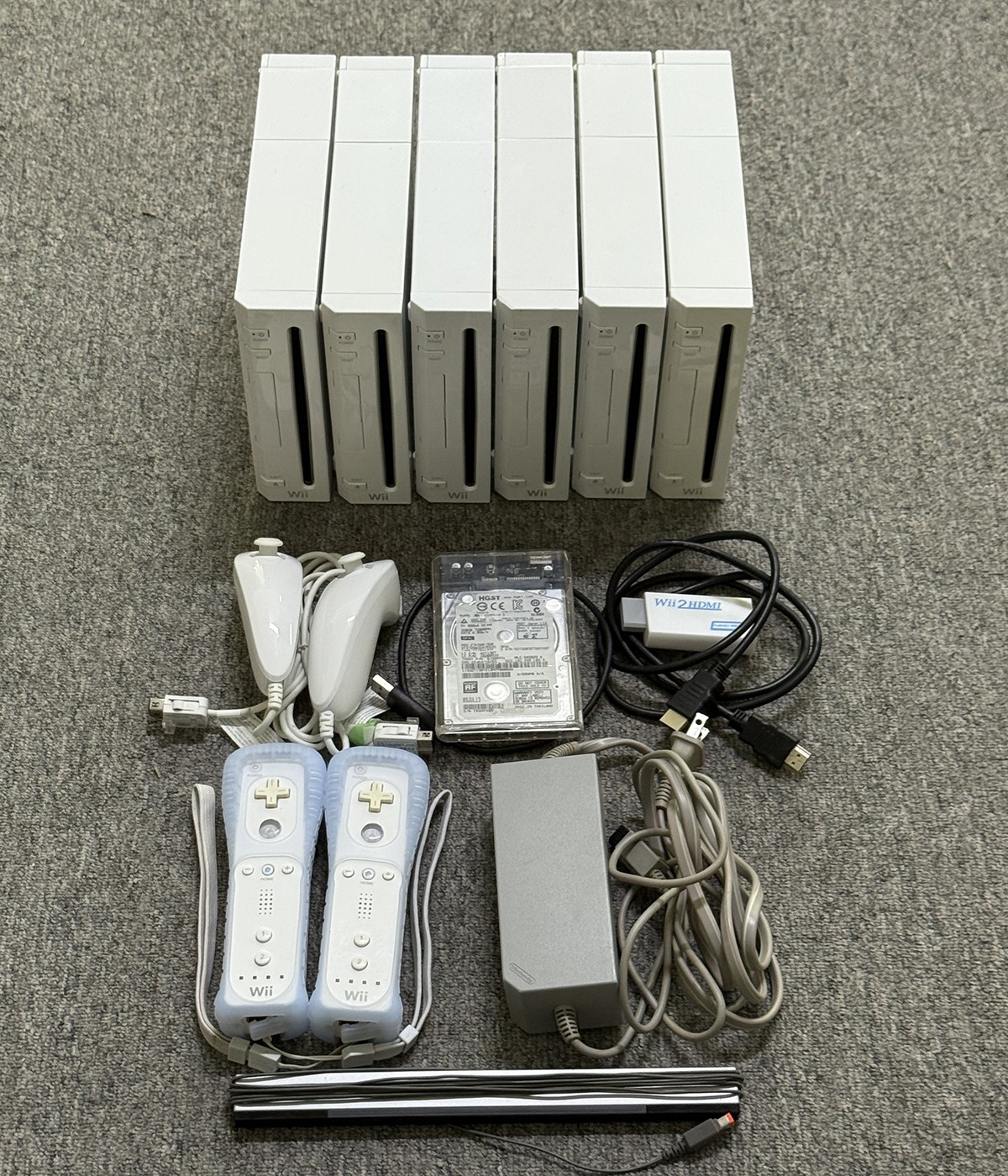 Nintendo Wii Console HD (2 Original Wii Remotes & 320GB Harddisk) Plug and Play