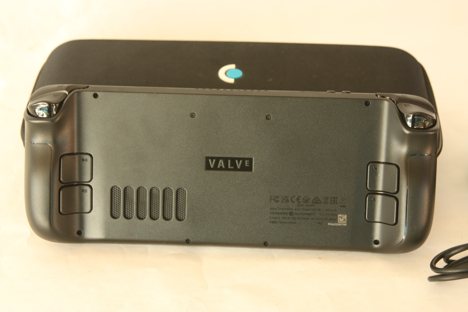 Valve Steam Deck – 512GB – Black – Handheld Console – With Case and Charger