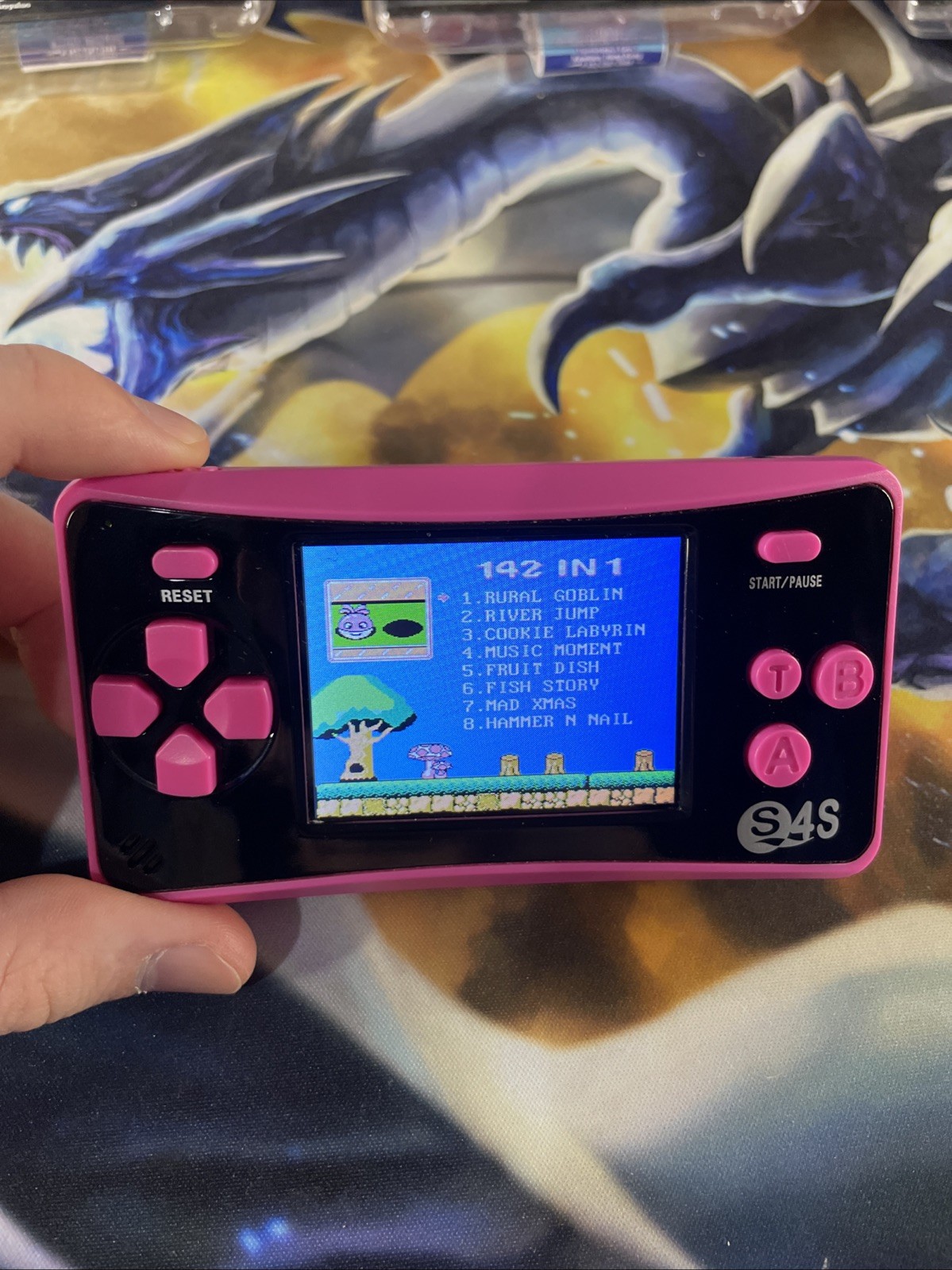 S4S Handheld Game Console 142 Built In Games 2.5″ Screen Retro Portable Pink