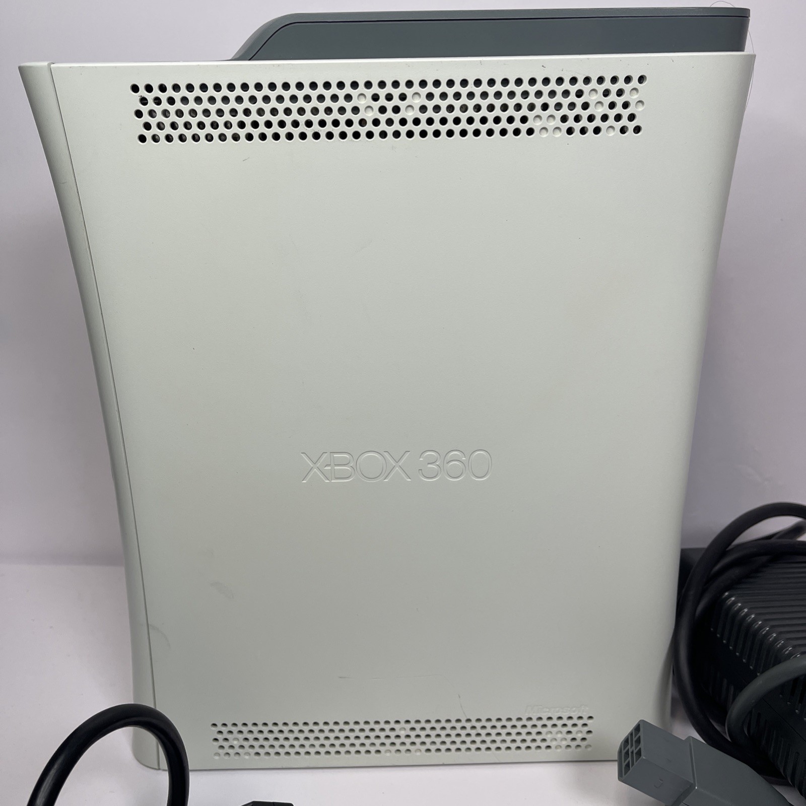 Microsoft Xbox 360 White Video Gaming Console System Includes Controller READ DC