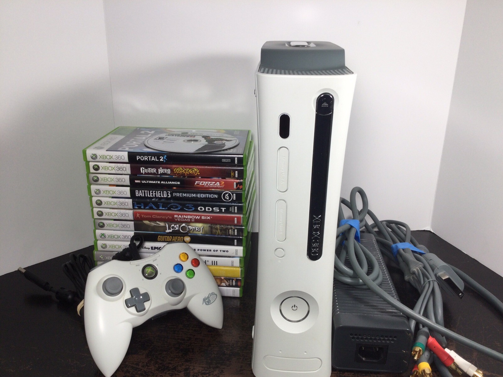 Microsoft Xbox 360 White Console Bundle 1 Controller & 14 Games Complete Tested