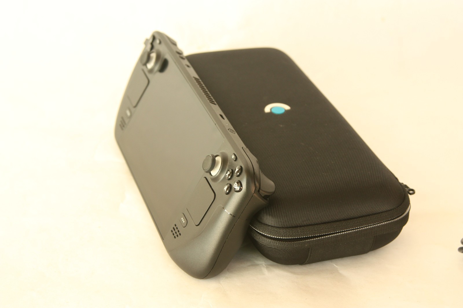 Valve Steam Deck – 512GB – Black – Handheld Console – With Case and Charger