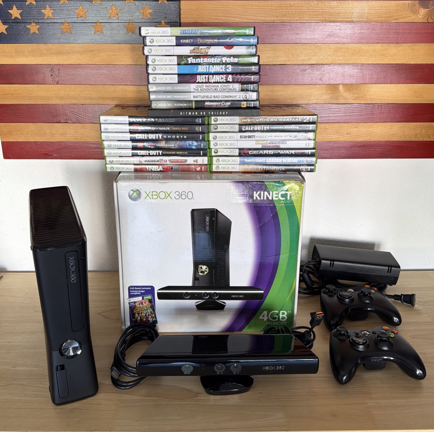 Microsoft Xbox 360 Slim 4GB 2 Controllers Kinect Bundle 24 Game Lot Tested W/Box
