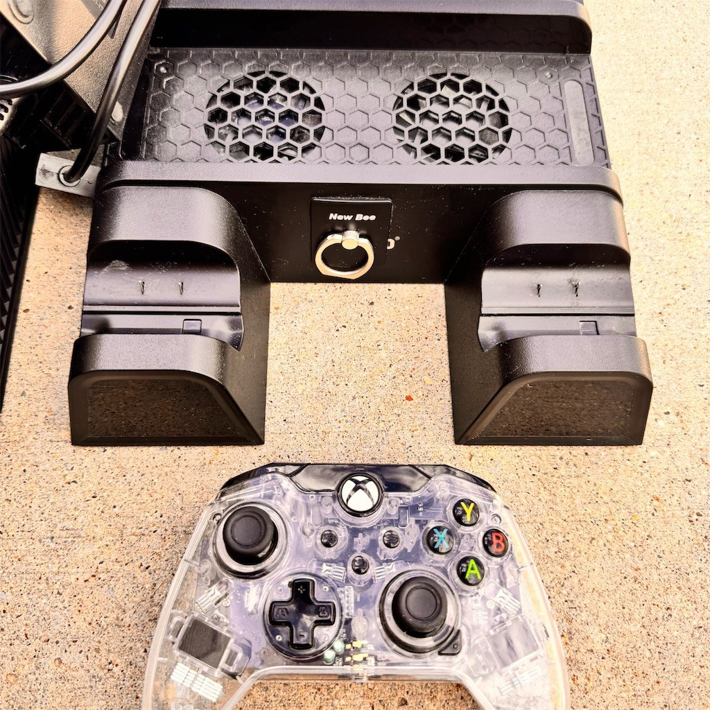 Microsoft Xbox One 500GB Black Console Bundle Clear Wireless Controller