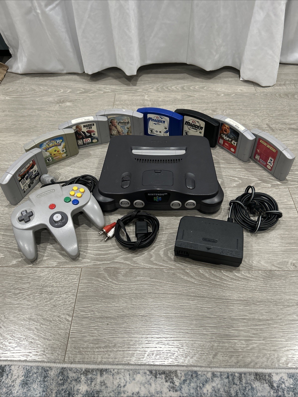 Nintendo N64 Video Game System Console NO SOUND Bundle w/ Controller & 8 Games