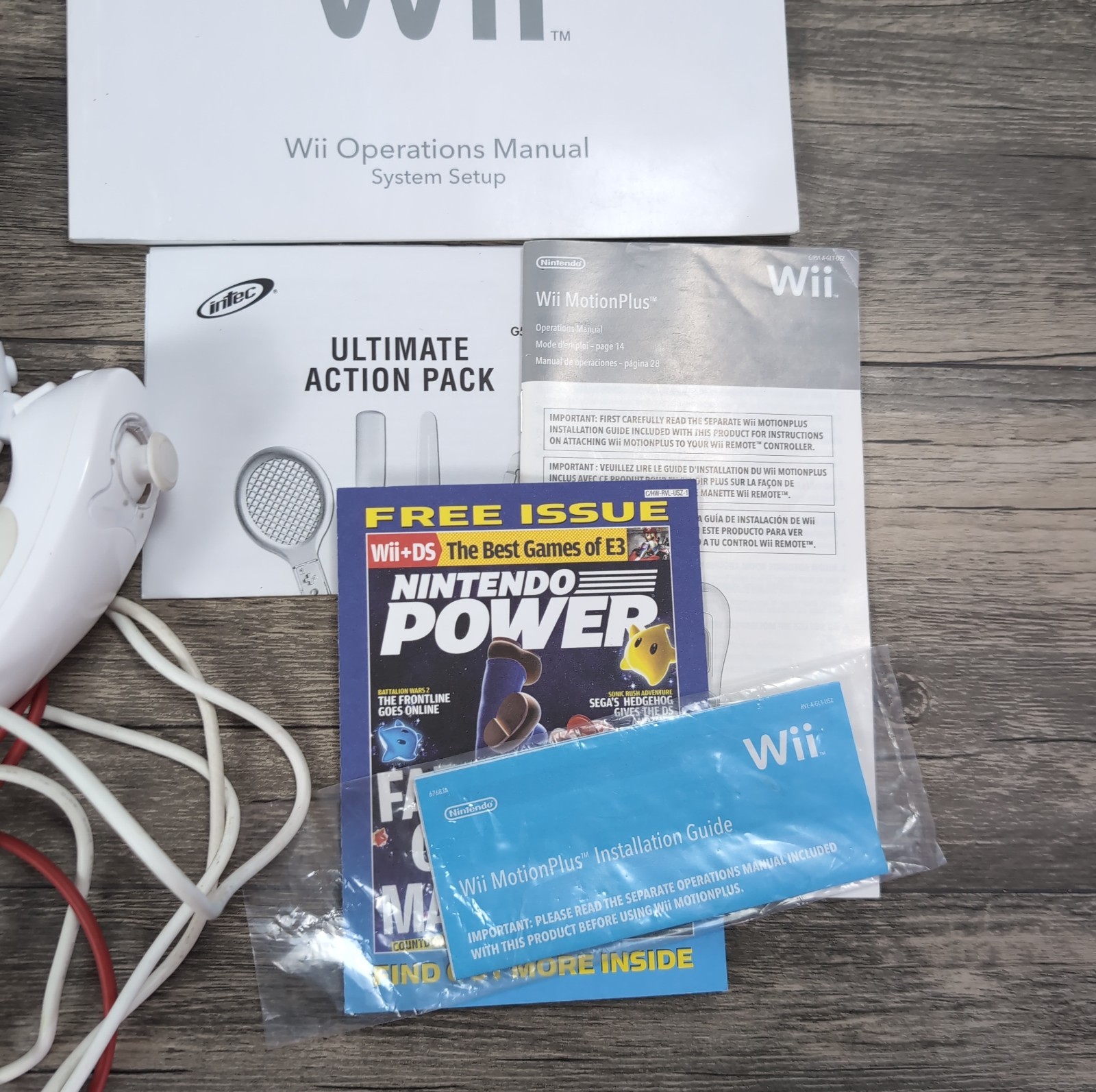 Nintendo Wii Console Bundle White RVL-001 USA Controllers And Manuals OEM Lot