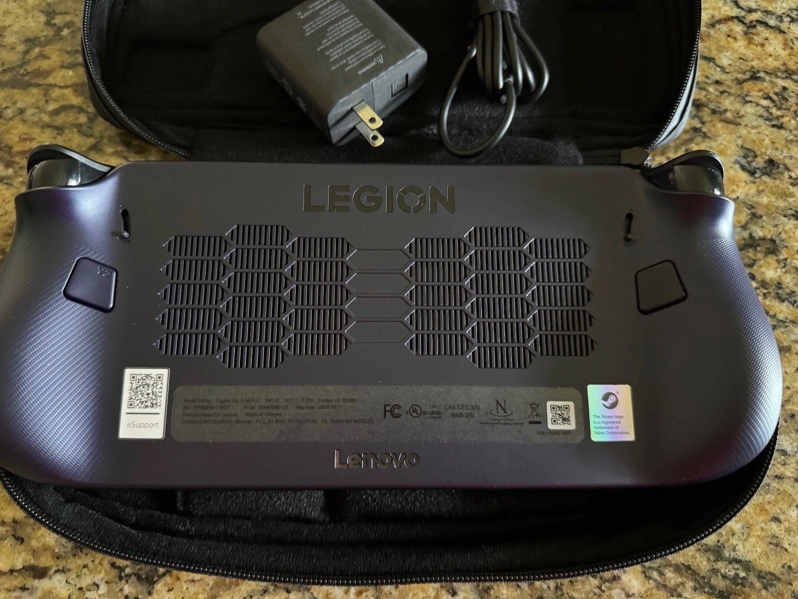 Lenovo Legion Go S 32GB RAM *2TB** Ryzen Z1 Extreme SteamOS w/ Legion Case