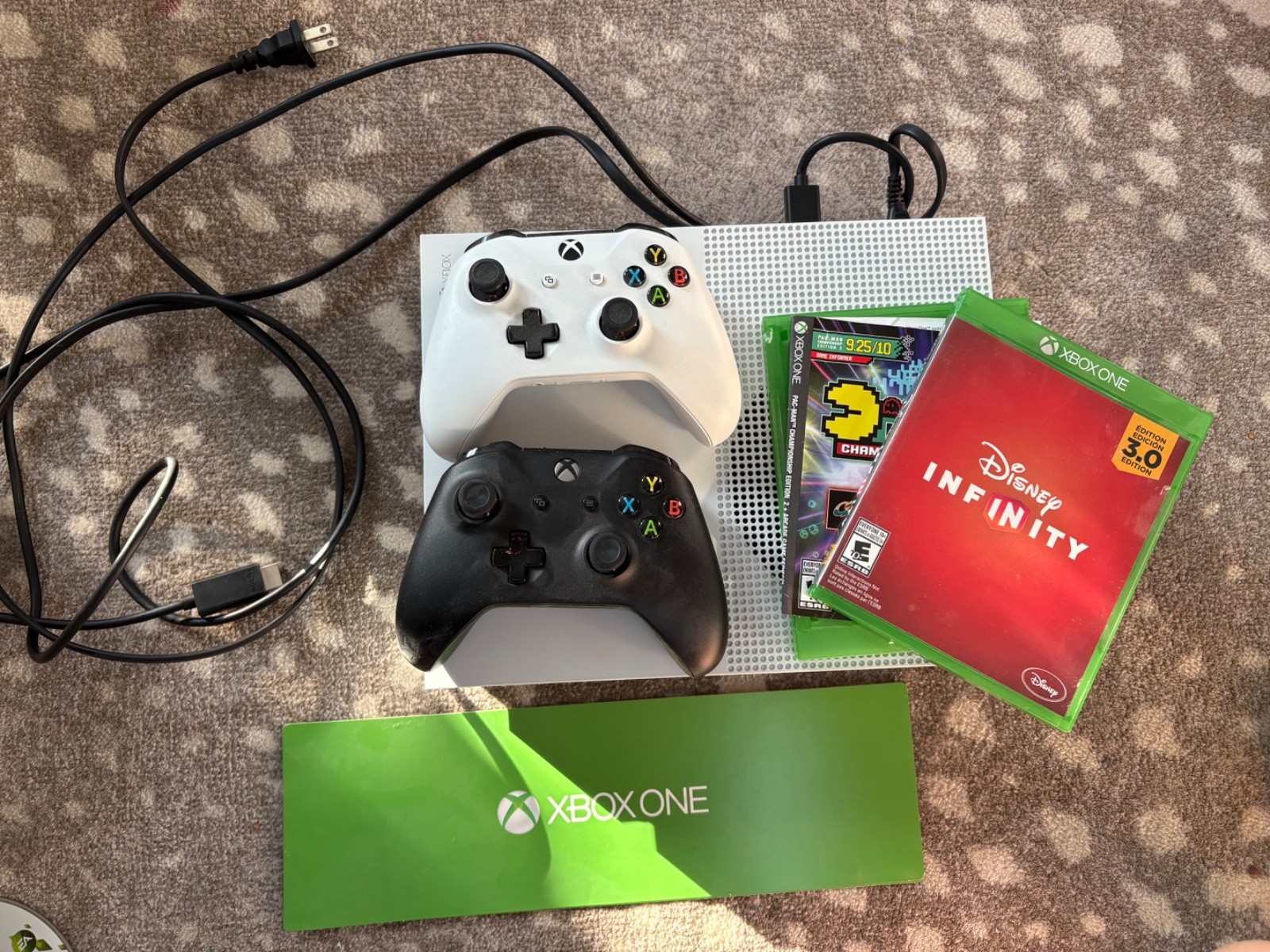 Xbox One S + Disney Infinity Bundle – Excellent Condition – Star Wars & Dory
