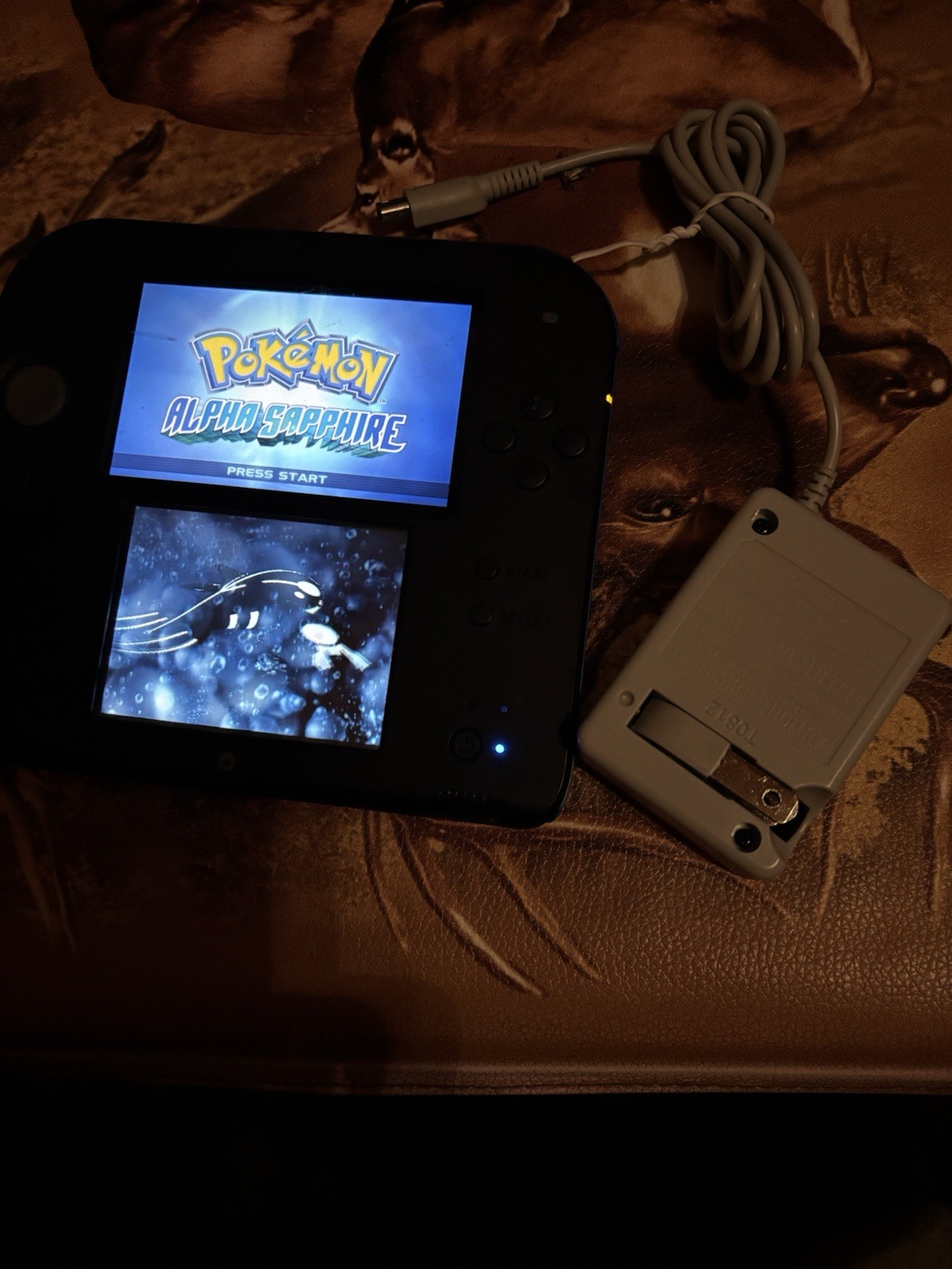 Nintendo 2DS Handheld System Red & Black. Great Condition