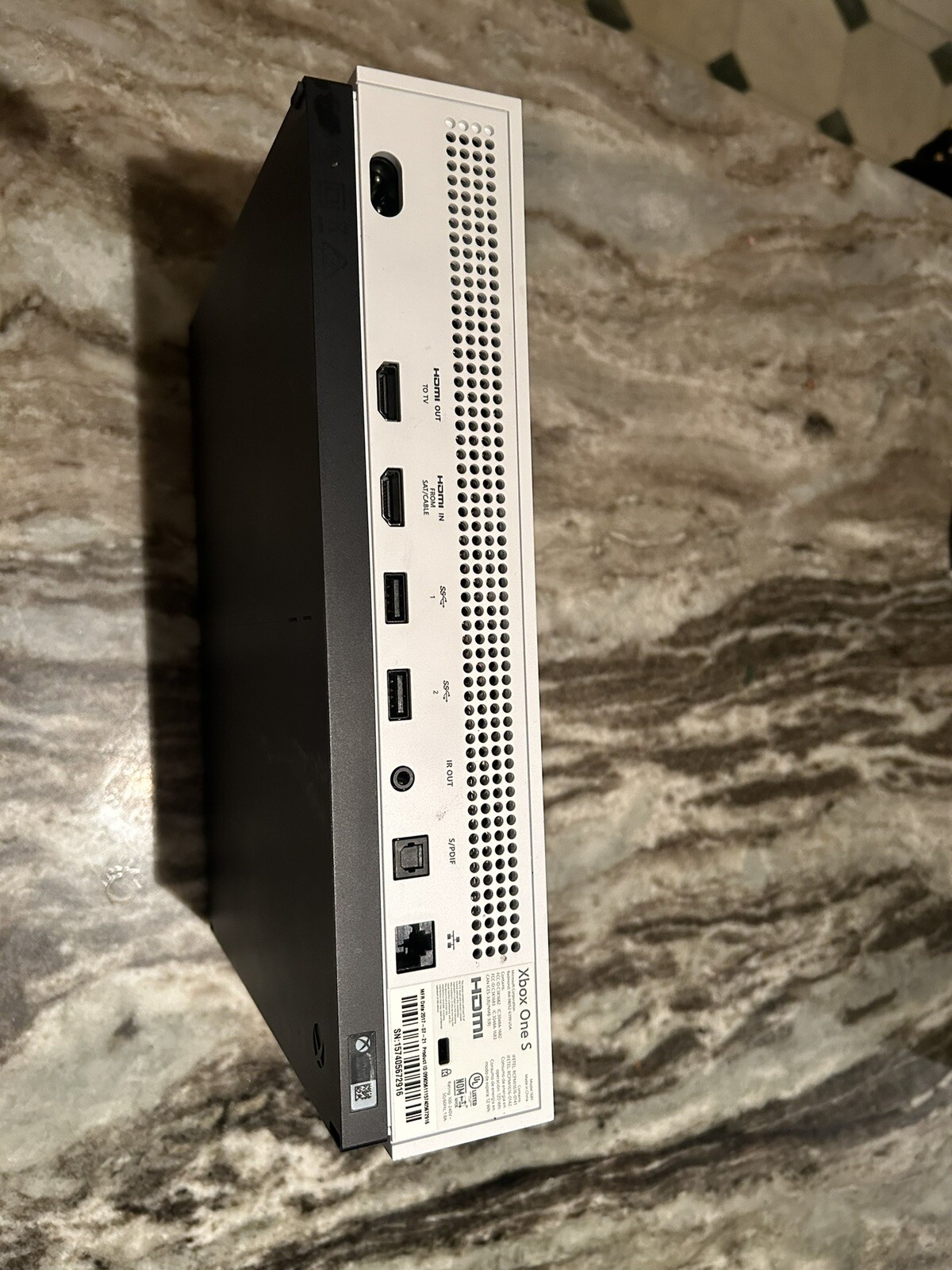 Xbox One S 1TB Console – White (XBS1TB) With Red dead Redemption II