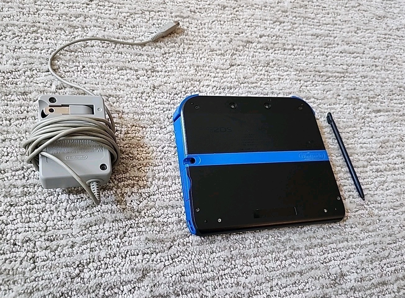 Nintendo 2DS Black/Blue Console w/ Charger, 8 GB SD Card, & Smash, Ships TODAY!