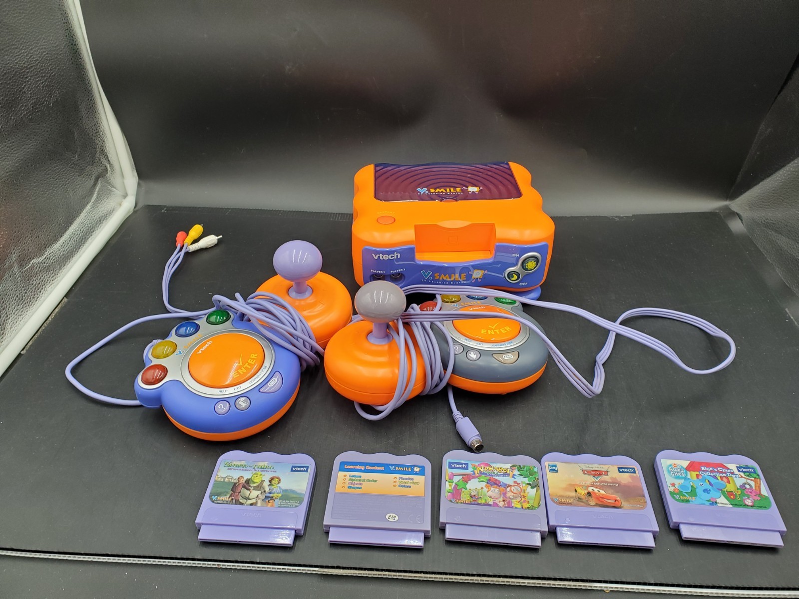 VTech V.Smile TV Learning System Console w/ 2 Joystick & 5 Games Powers up