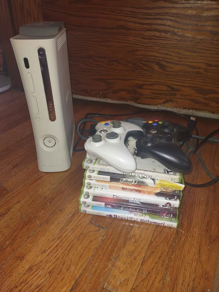 250GB Microsoft XBox 360 Pro White Video Game Console Gaming System HD Bundle