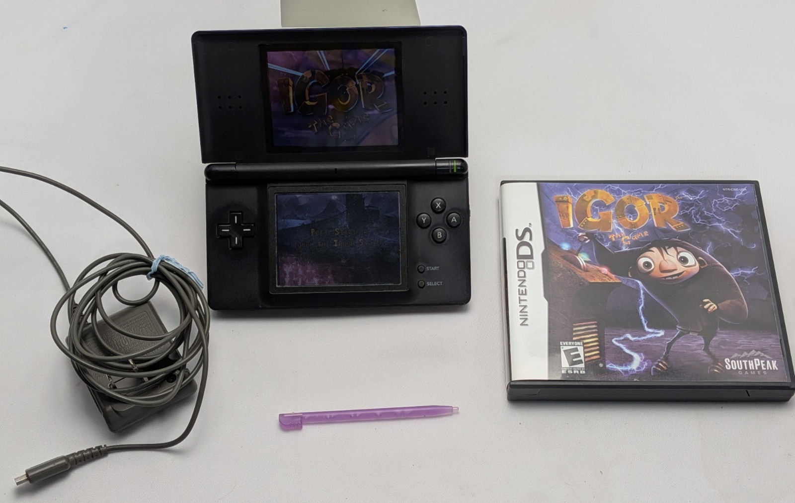 Nintendo DS Lite Handheld Console Blue USG-001 1 Game, Charger Included