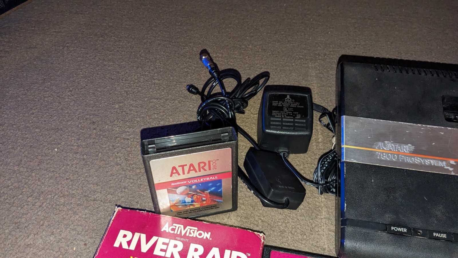 Atari 7800 system 20 Games,2 Controllers hook ups Tested to work Good condition