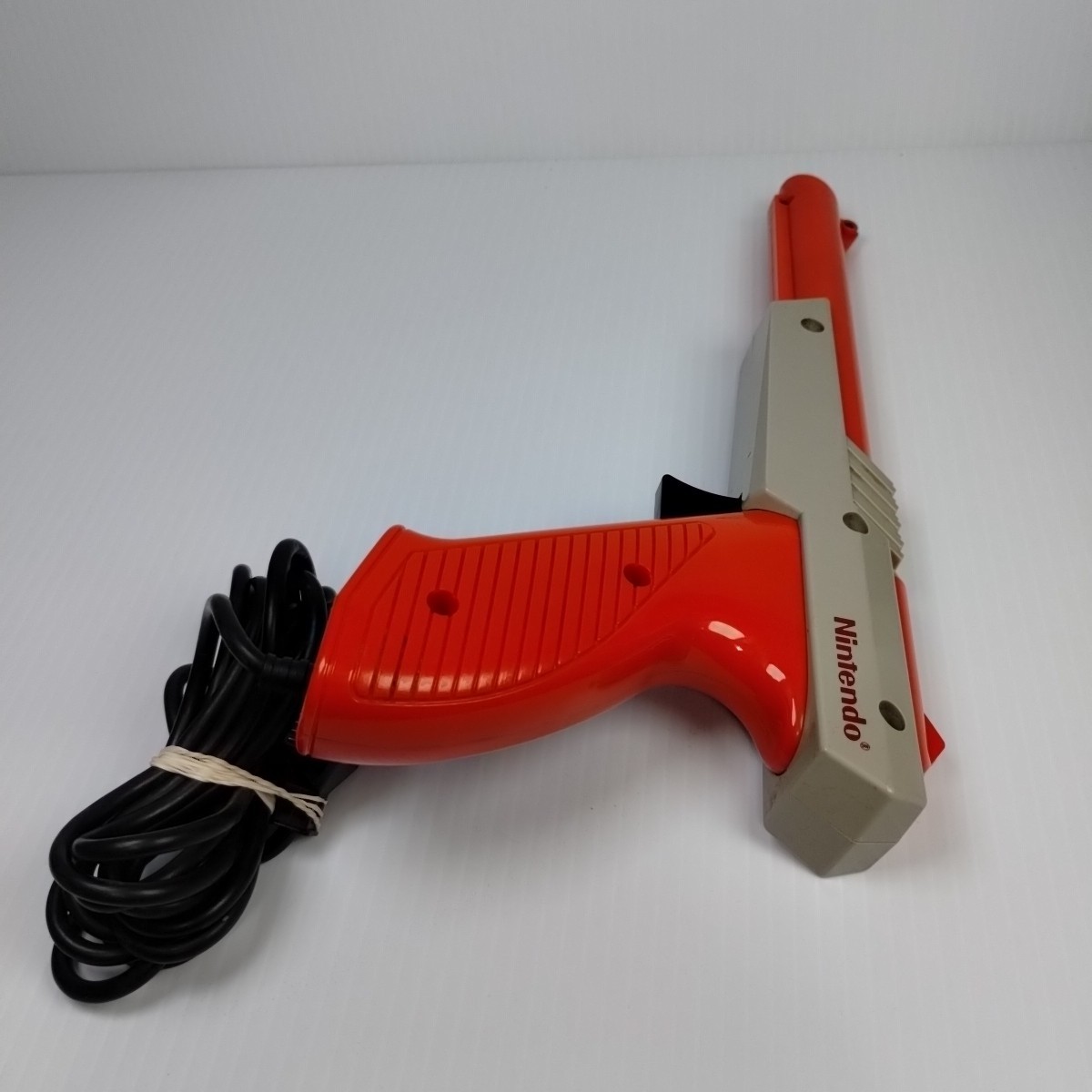 VTG 1985 Nintendo NES-001 Console Controller W Hogan’s Alley Bundle Game Zapper