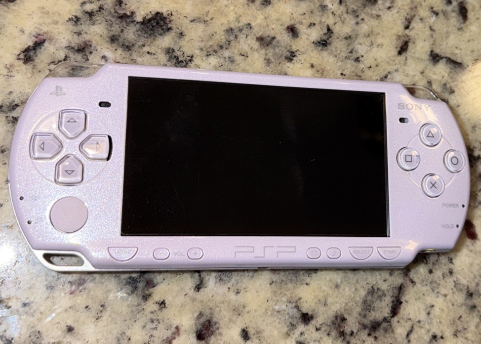 Sony PSP 2000 Rose Pink Handheld System 128 Mb Sd Card Power Cord Fast Ship