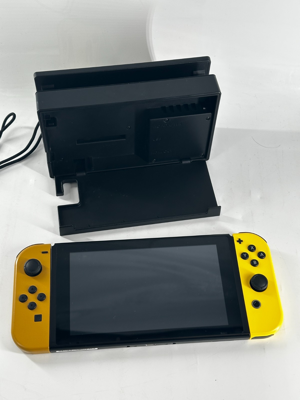 Nintendo Switch Pokémon Let’s Go, Eevee! Edition with dock station