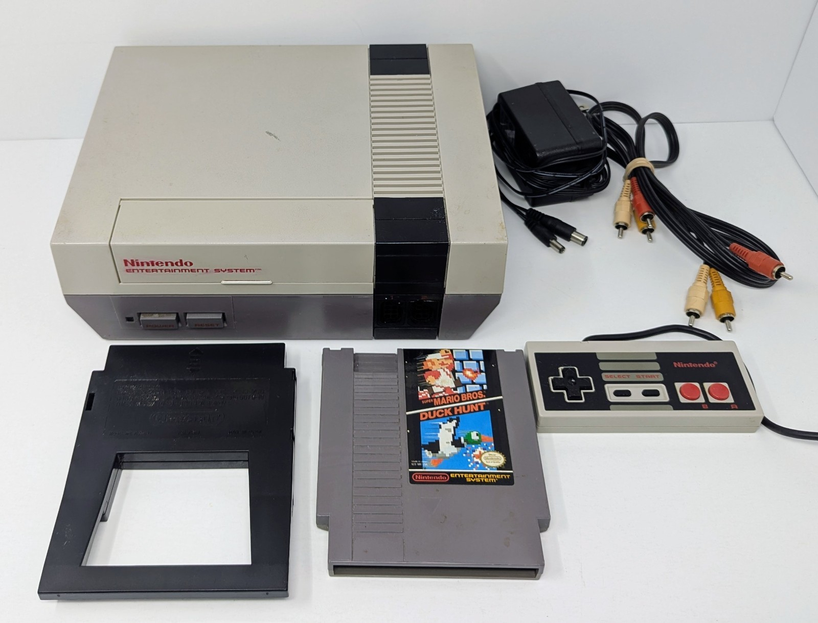 Nintendo NES Console Bundle w/ Super Mario/Duck Hunt – Tested & Working!