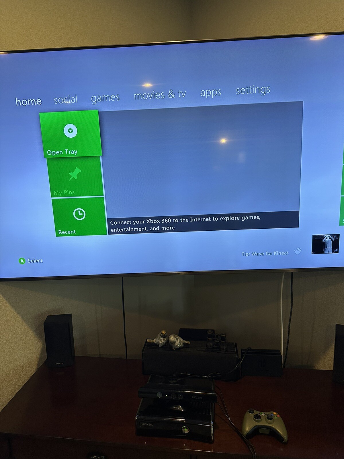 XBox 360 250GB Kinect Special Edition Console in Black W/Halo 3 Green Controller