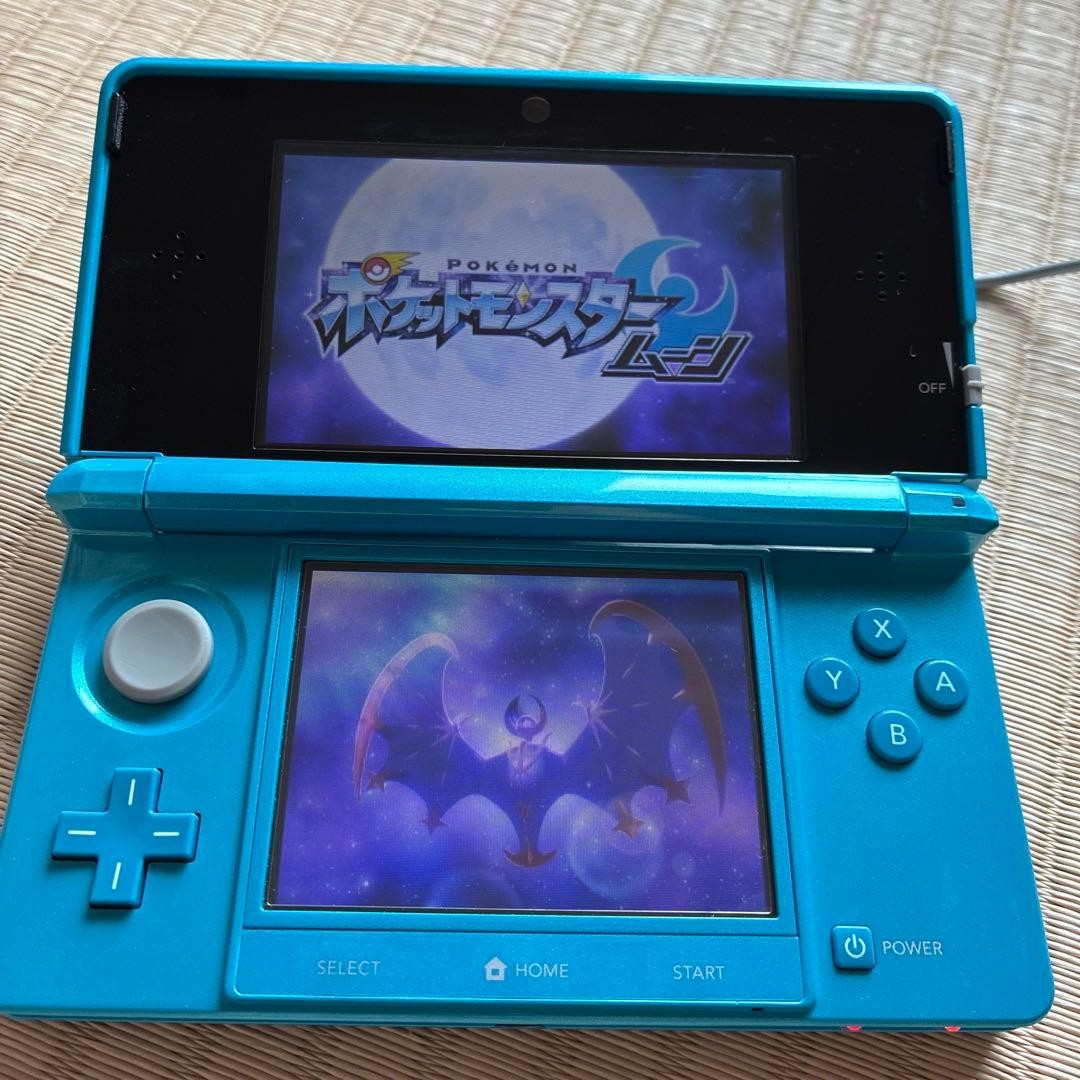 Excellent condition Nintendo 3DS Light Blue console with charging cable