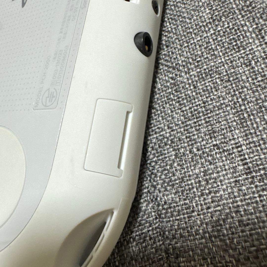 Excellent SONY PS Vita PCH-2000 Console White w/charger
