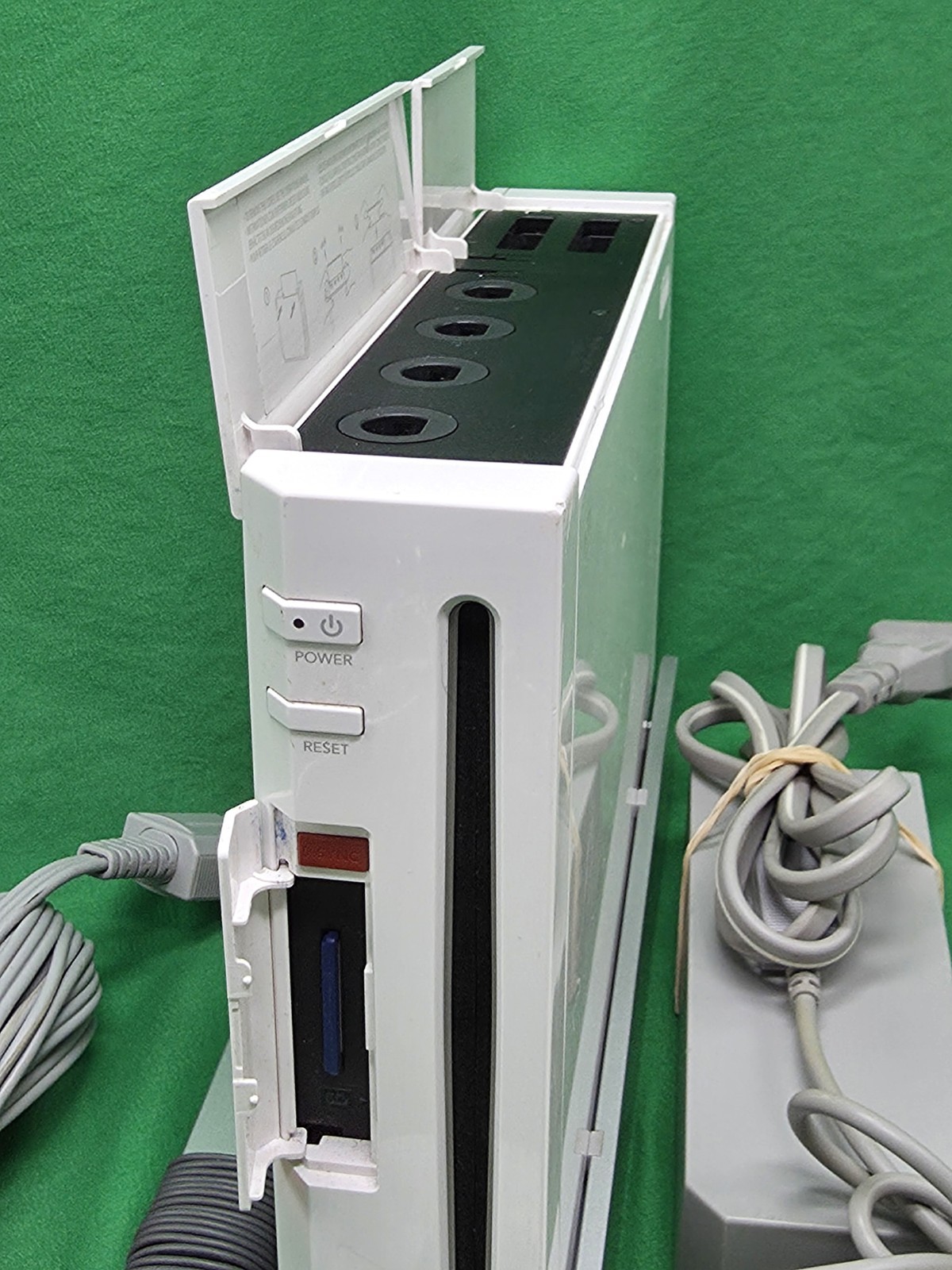 Nintendo Wii Video Gaming Console System RVL-001 White With Cables SD Controller