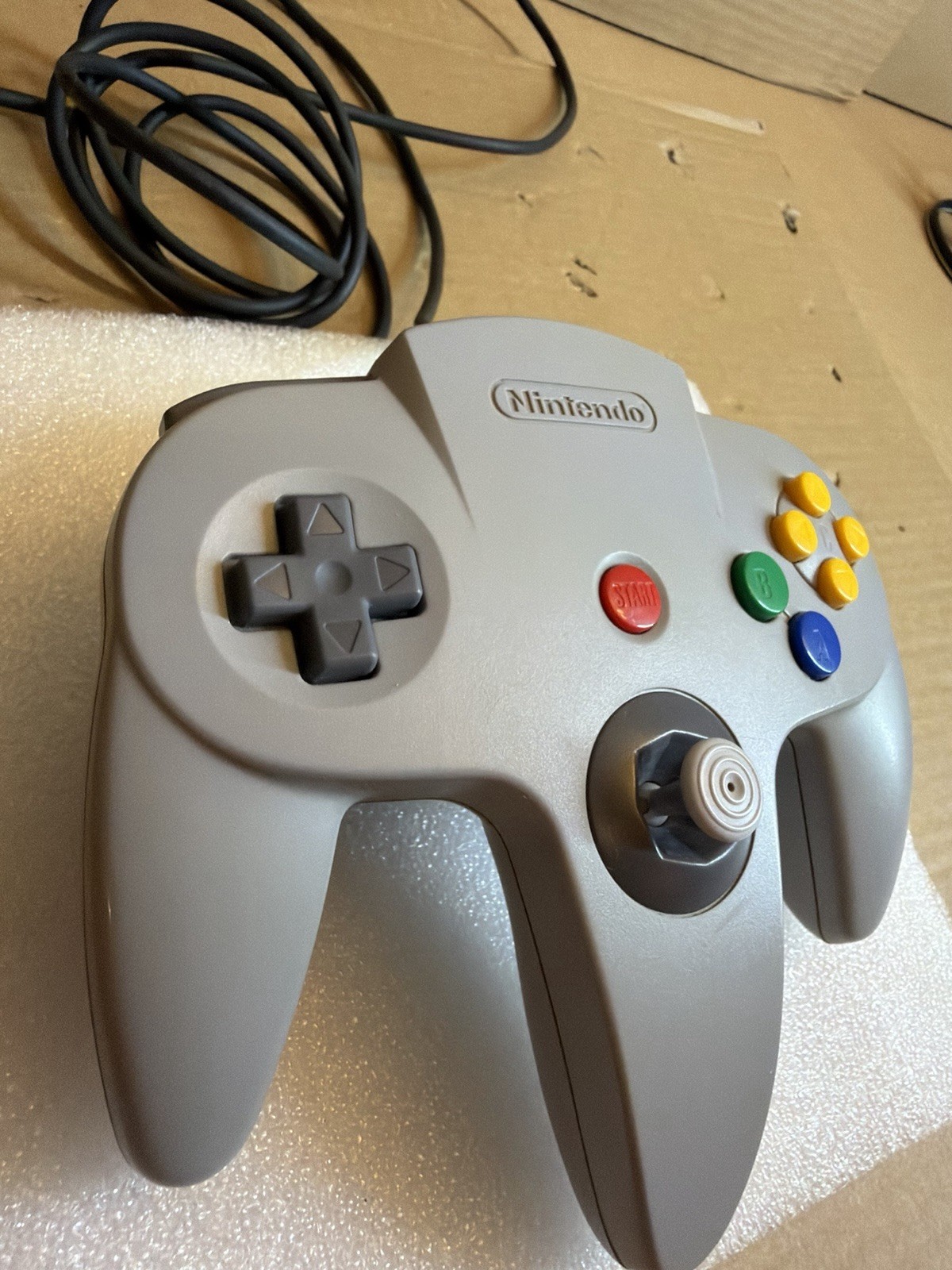 Nintendo 64 NUS-001(USA) Grey Console Bundle w/ 2 Controllers, AV/Power Wires