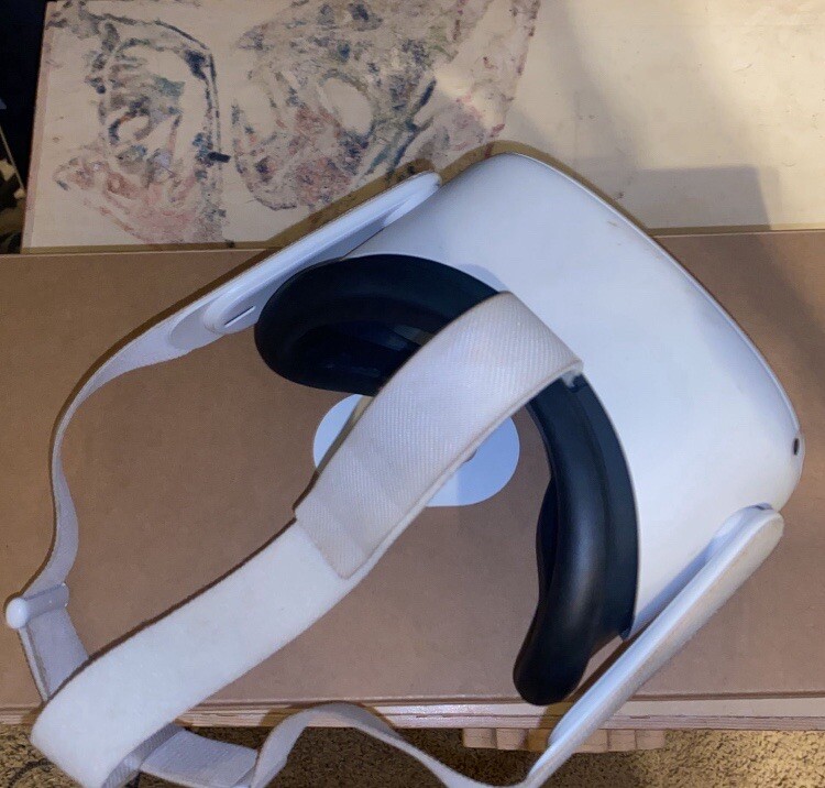 Oculus Quest 2 With Hand Straps * No Charger*