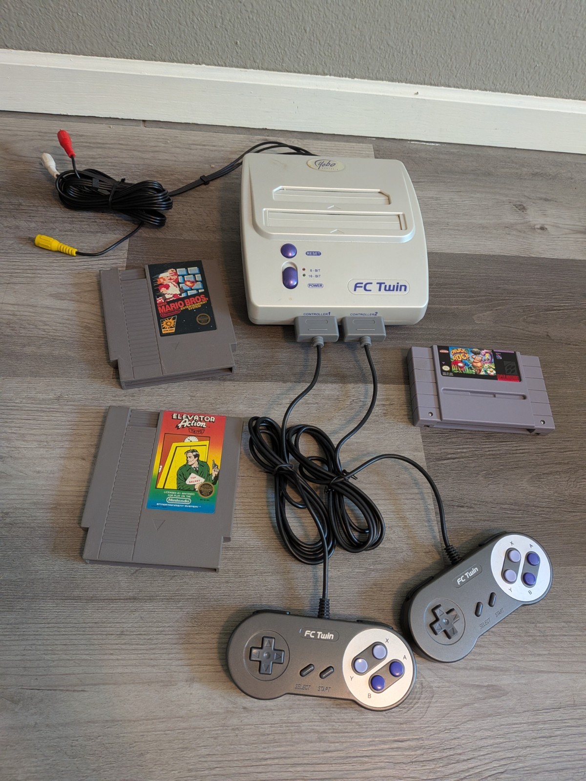 Yobo FC Twin NES SNES Console w/ Mario Tested w/ 3 Games 2 Controllers & Cables