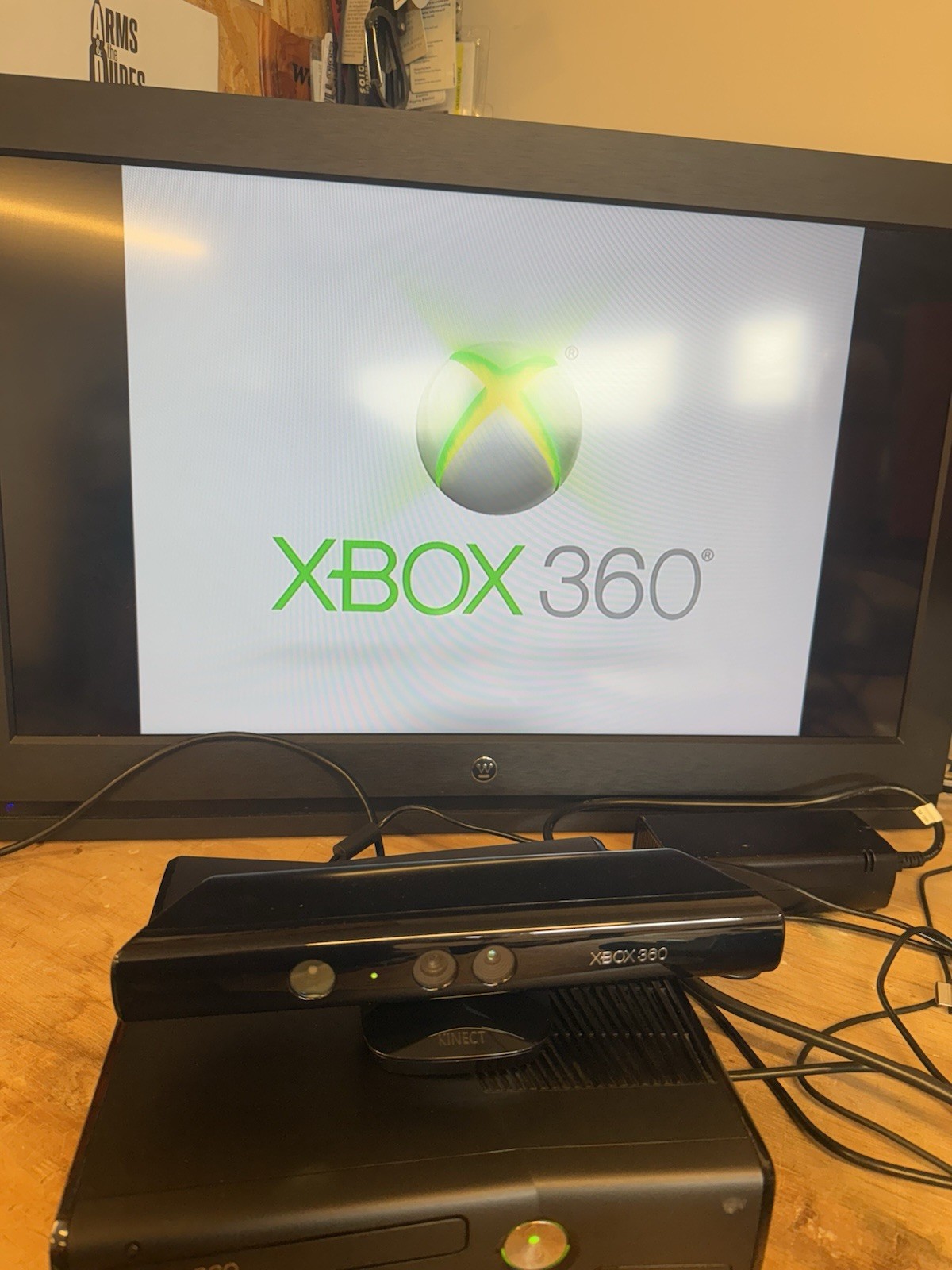 Microsoft Xbox 360 S Gaming Console & Kinect Black No Games Blu Controller READ!