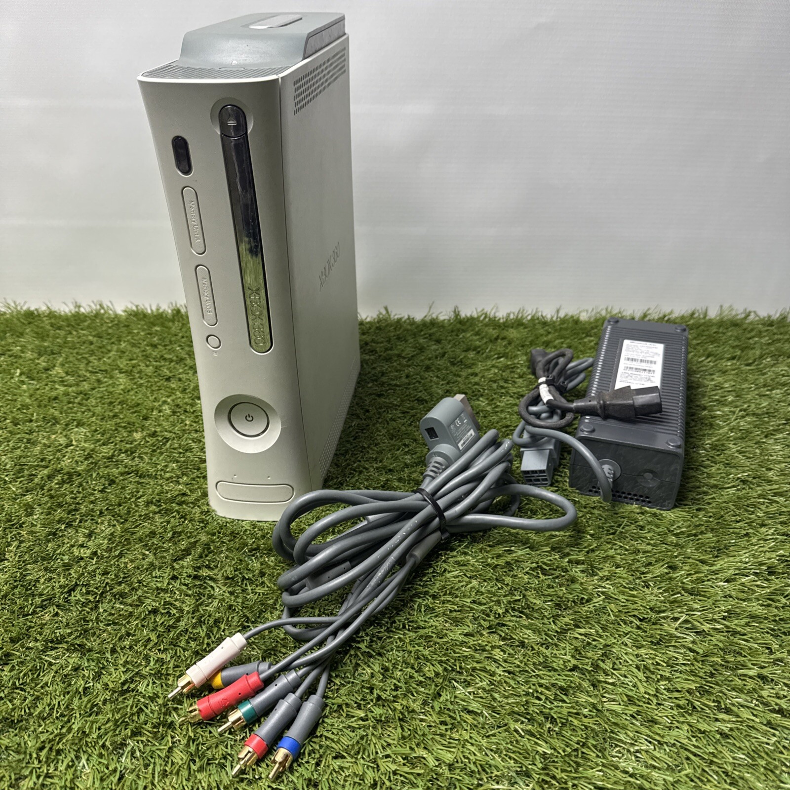 Xbox 360 Pro Console White With Power & AV Cord TESTED , No Controllers HDD