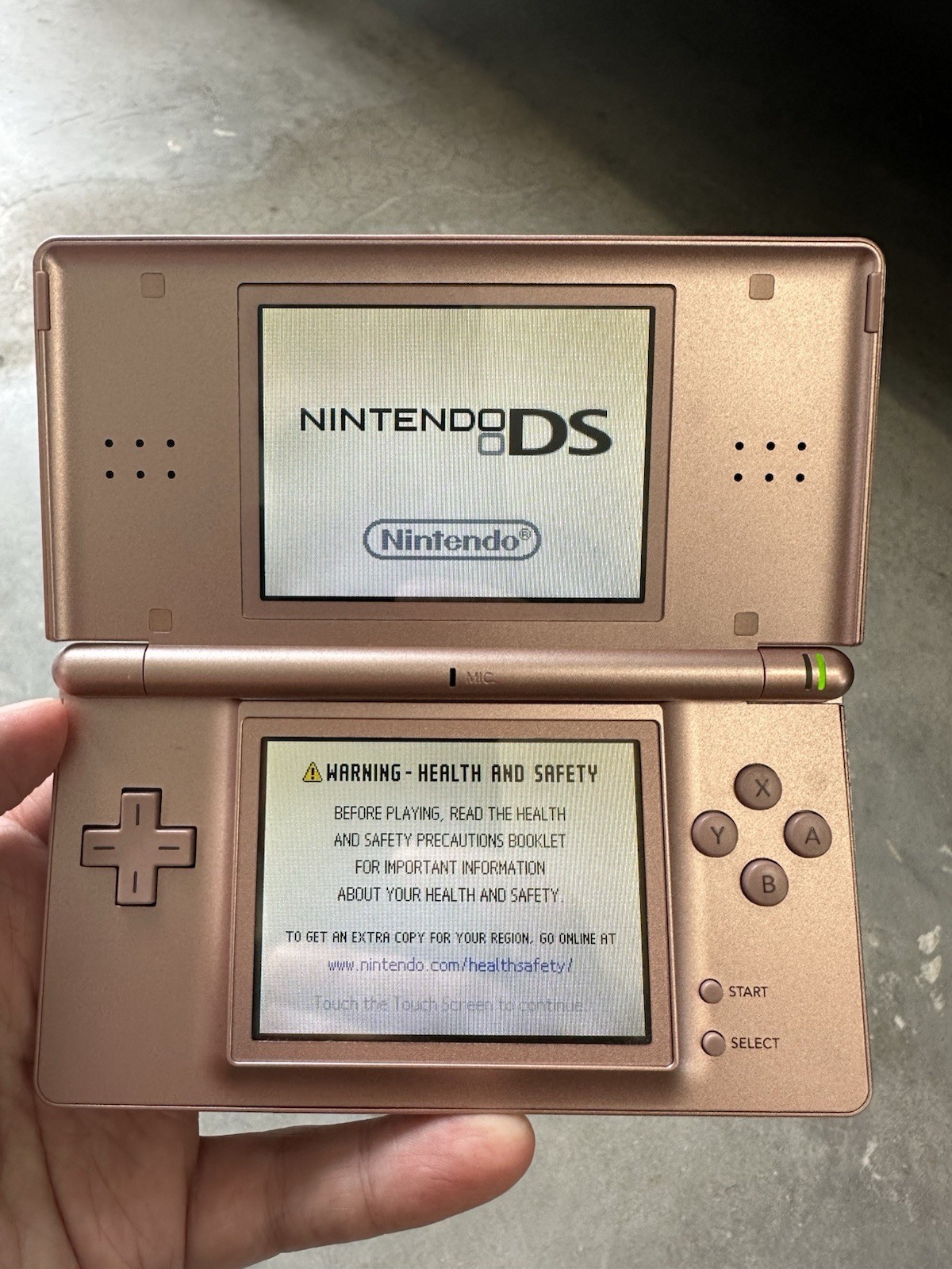 Nintendo DS Lite USG-001 Metallic Rose – original slot cover, stylus, wriststrap