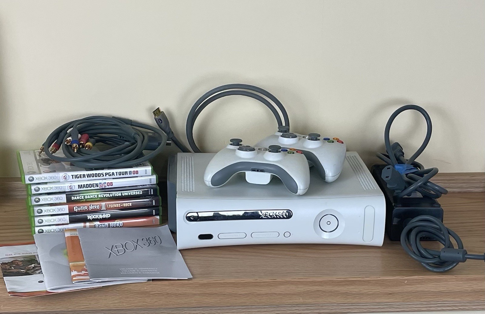 Xbox 360 Arcade 256MB Bundle w/ 2 Controllers 6 Games/ Cables -Tested