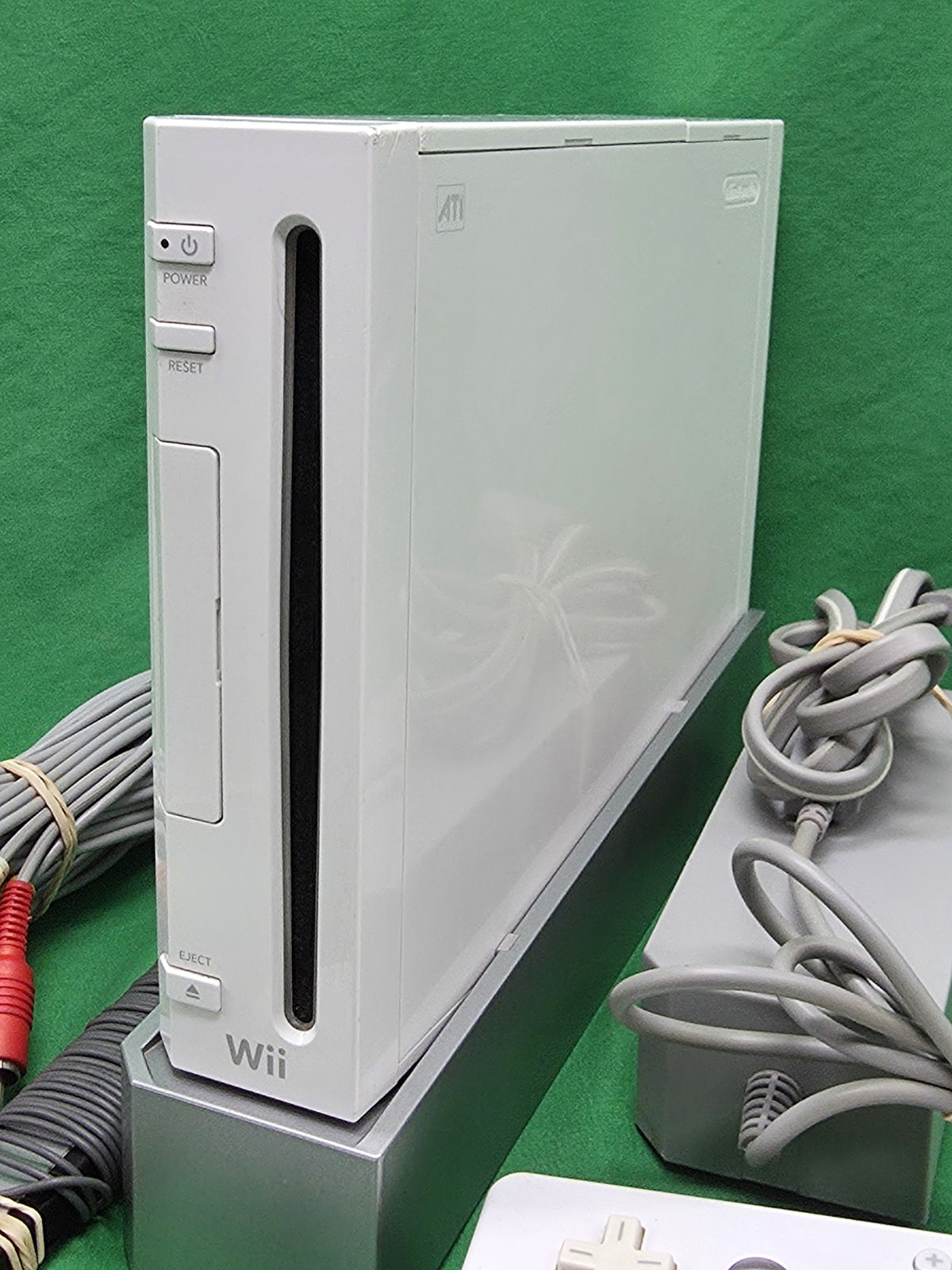 Nintendo Wii Video Gaming Console System RVL-001 White With Cables SD Controller