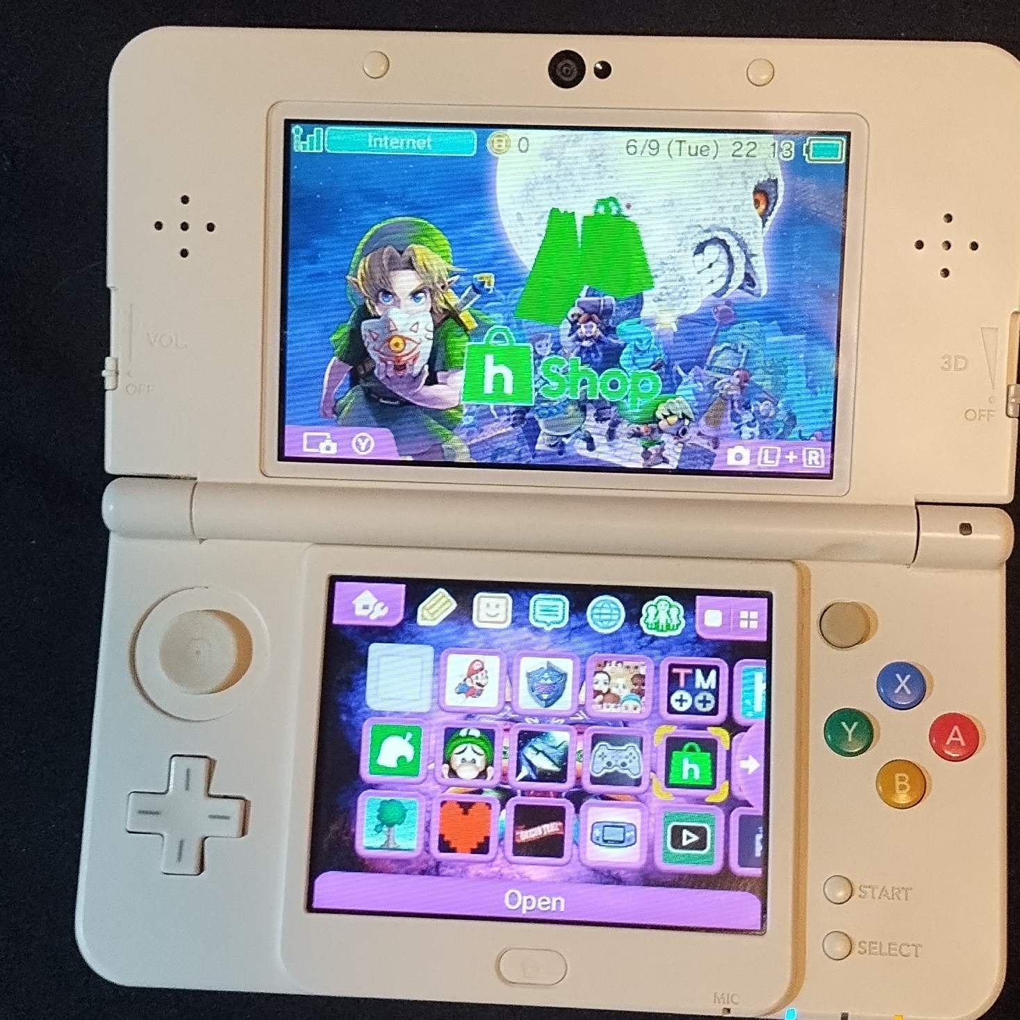 New Nintendo 3DS 8 GB with 50+ Games