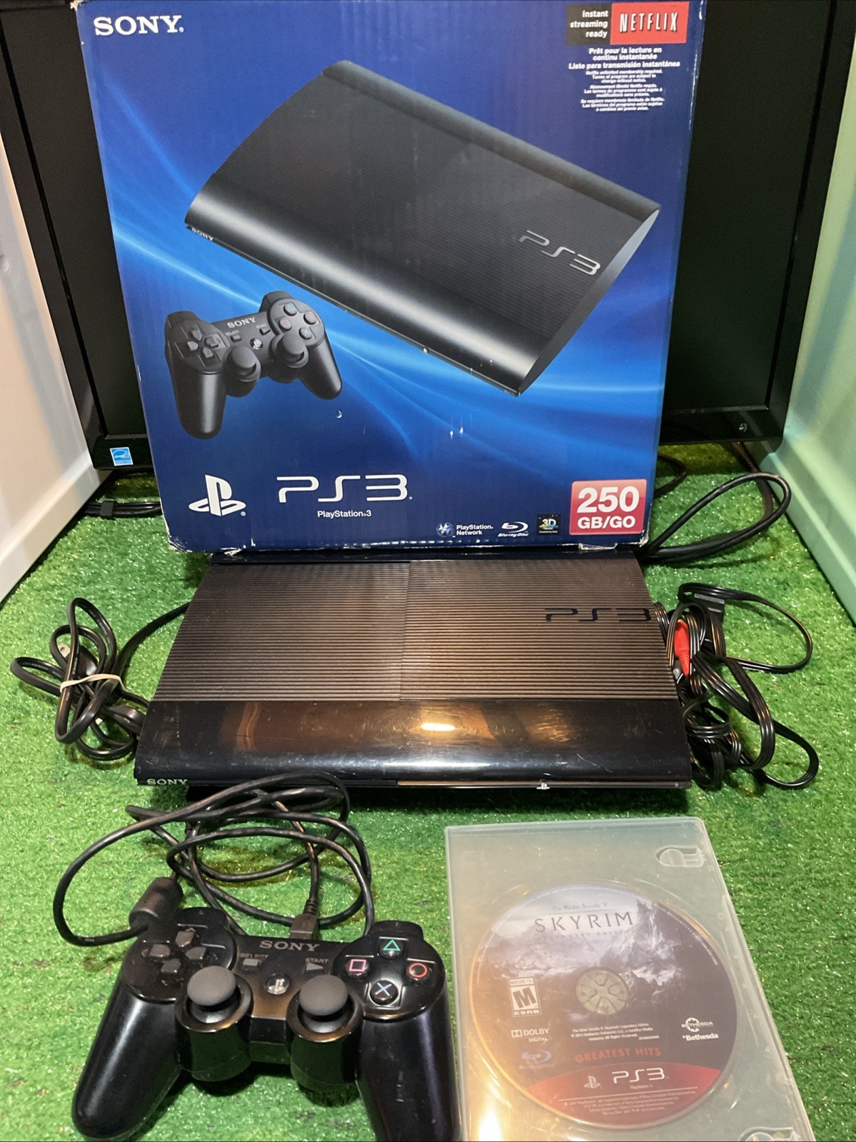 Sony PlayStation 3 PS3 Super Slim Game Console CECH-4001B Controller Cables Box