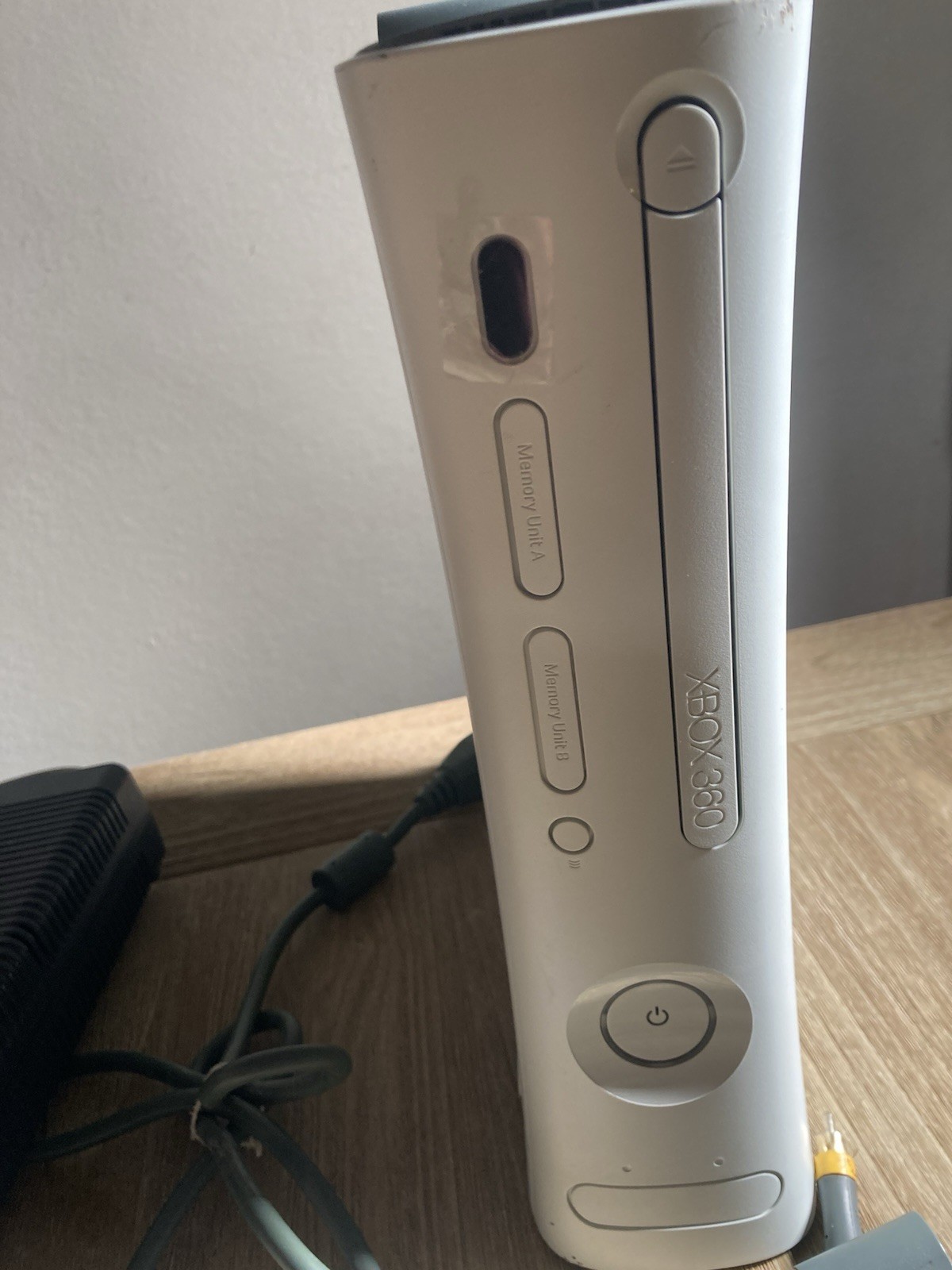 Microsoft Xbox 360 Pro 20GB Home Console – power brick , Wireless a/b/g And VGA