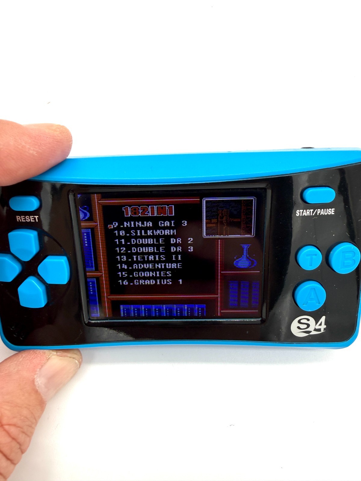 Handheld Game Console 182 Built-in Classic 8-Bit Games 2.5″ LCD Screen