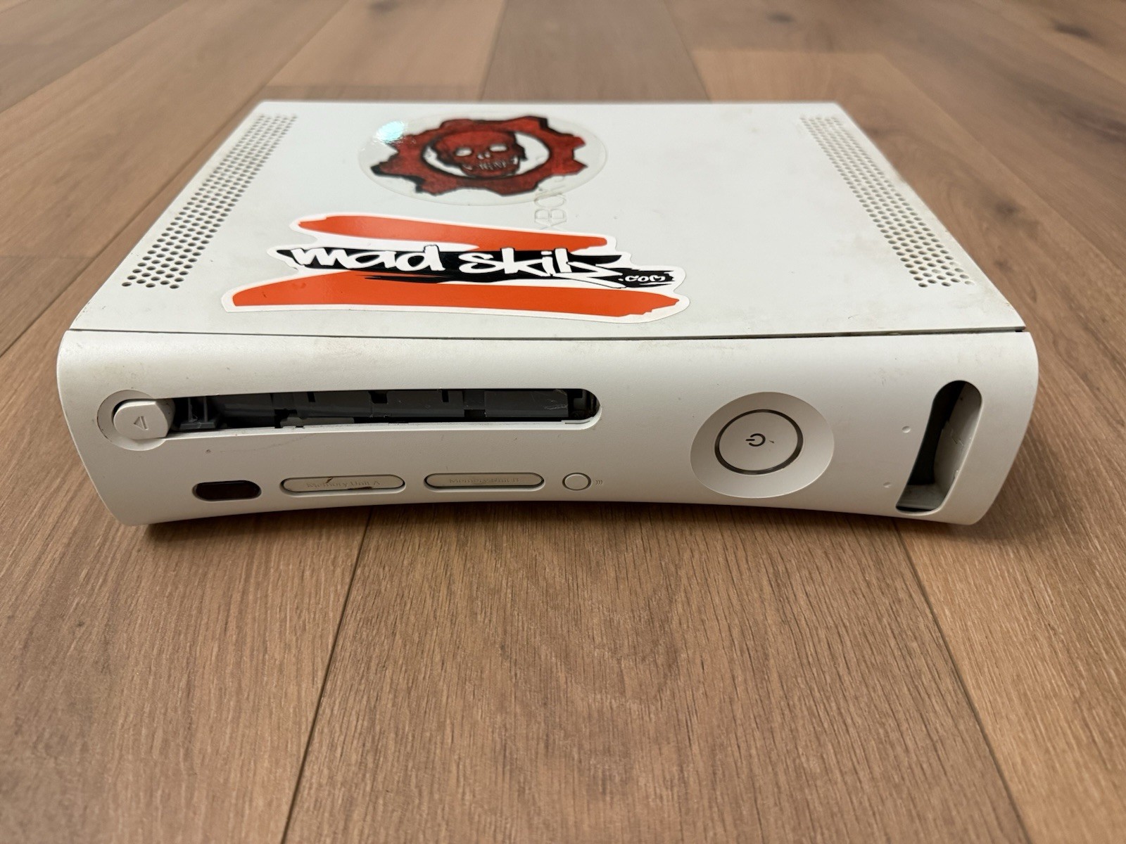 Microsoft Xbox 360 White Console FOR PARTS REPAIR AS IS Broken Disc Tray