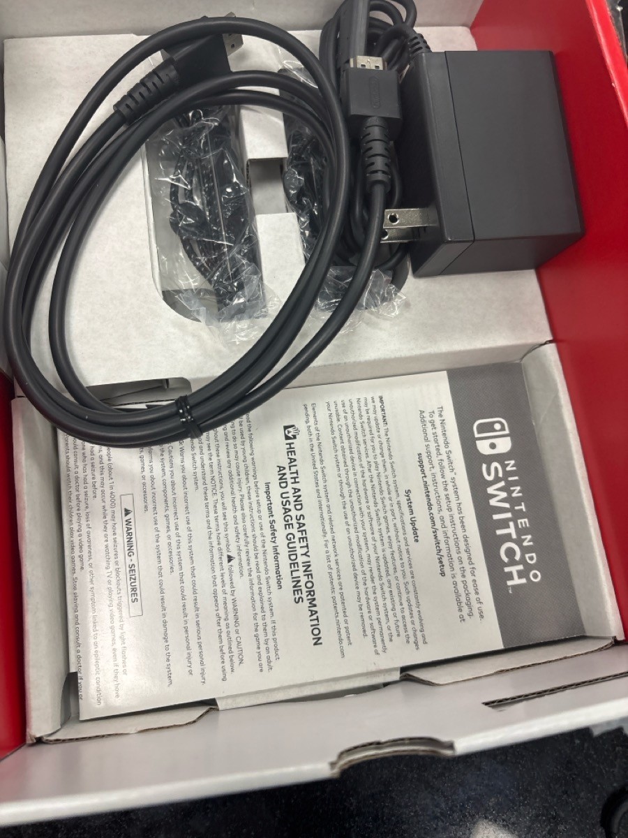 NINTENDO SWITCH HANDHELD – OLED – HAC-016 Comes with items in shown (B02102747)