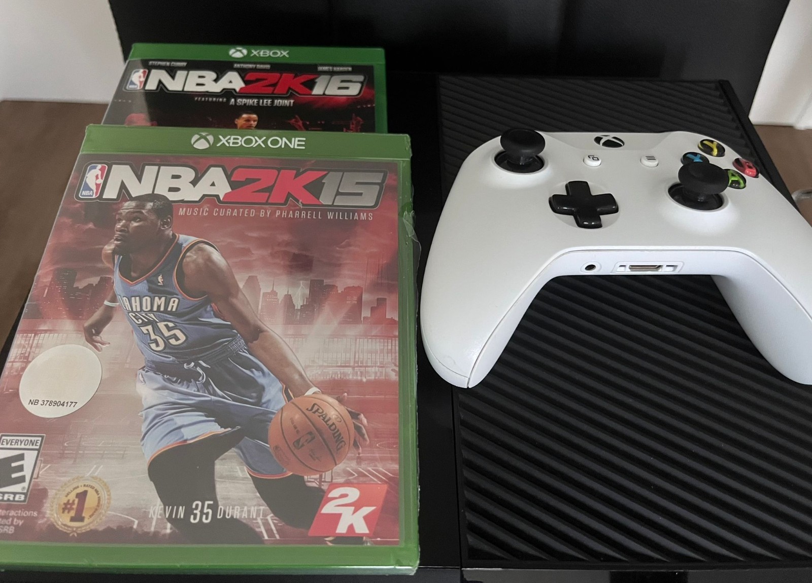 Microsoft Xbox One 500GB Console (With Controller + 2 games + Power cable)