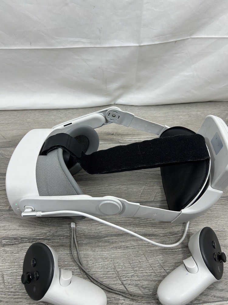 Meta Quest 3S with extra battery headband