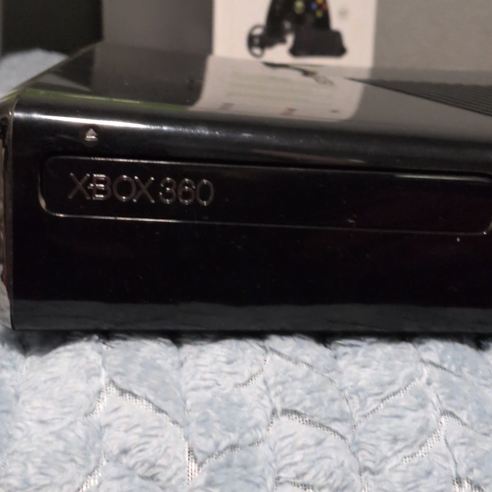 Microsoft Xbox 360 S 250GB Bundle (CiB)