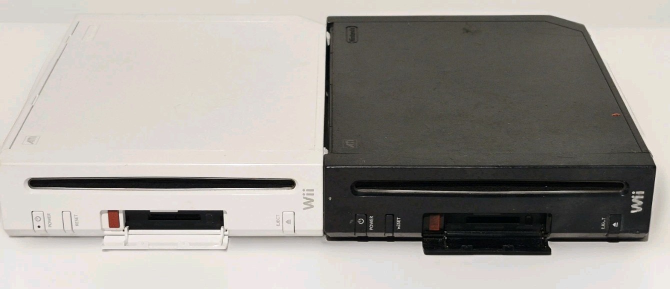 LOT OF 2 NINTENDO WII CONSOLES RVL-001 GAMECUBE COMPATIBLE FOR PARTS OR REPAIR