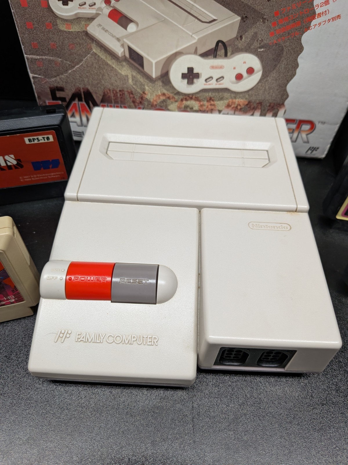 AV FAMICOM CONSOLE With Box Games & 2 Controllers US Seller Tested Works Well