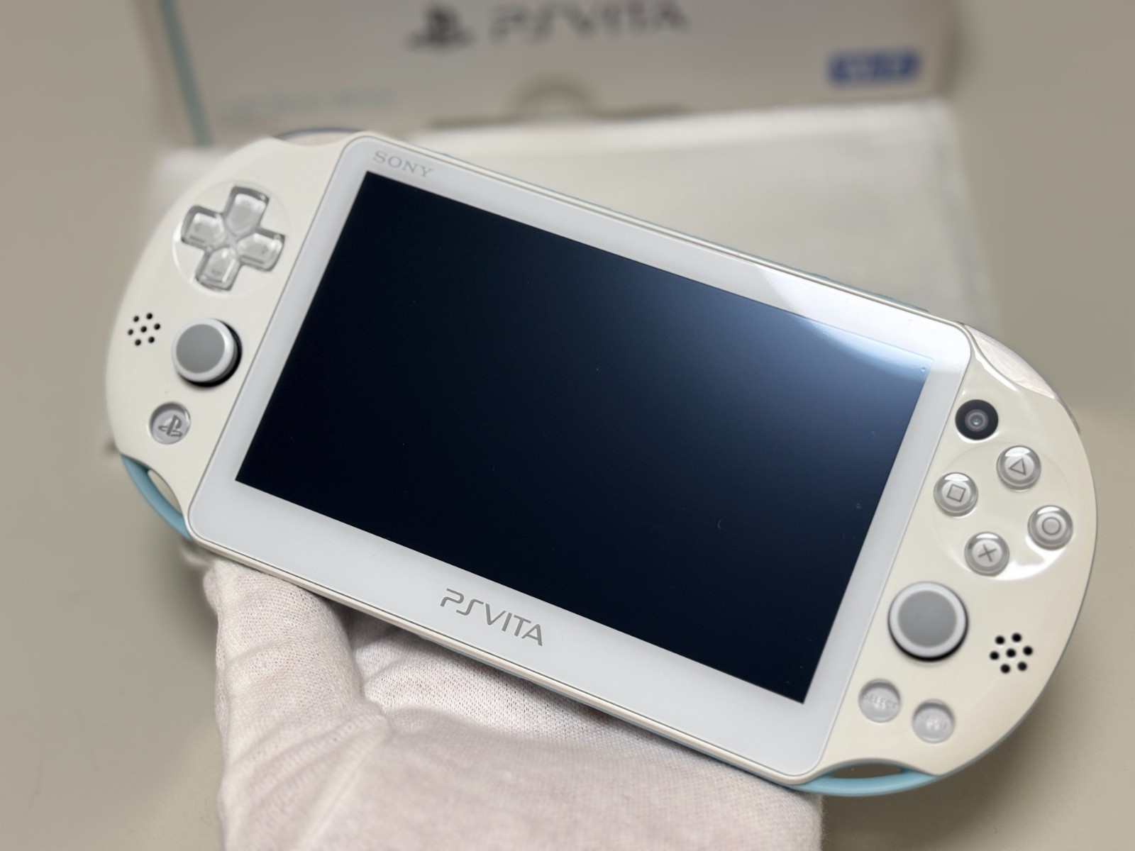PS Vita SONY PlayStation Light Blue White PCH-2000 Console W/Charger Box