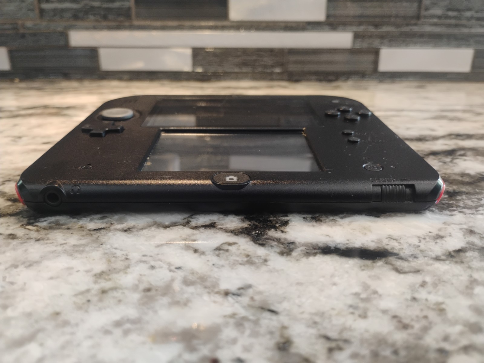 Nintendo 2DS – Tested And Working – Bad volume knob