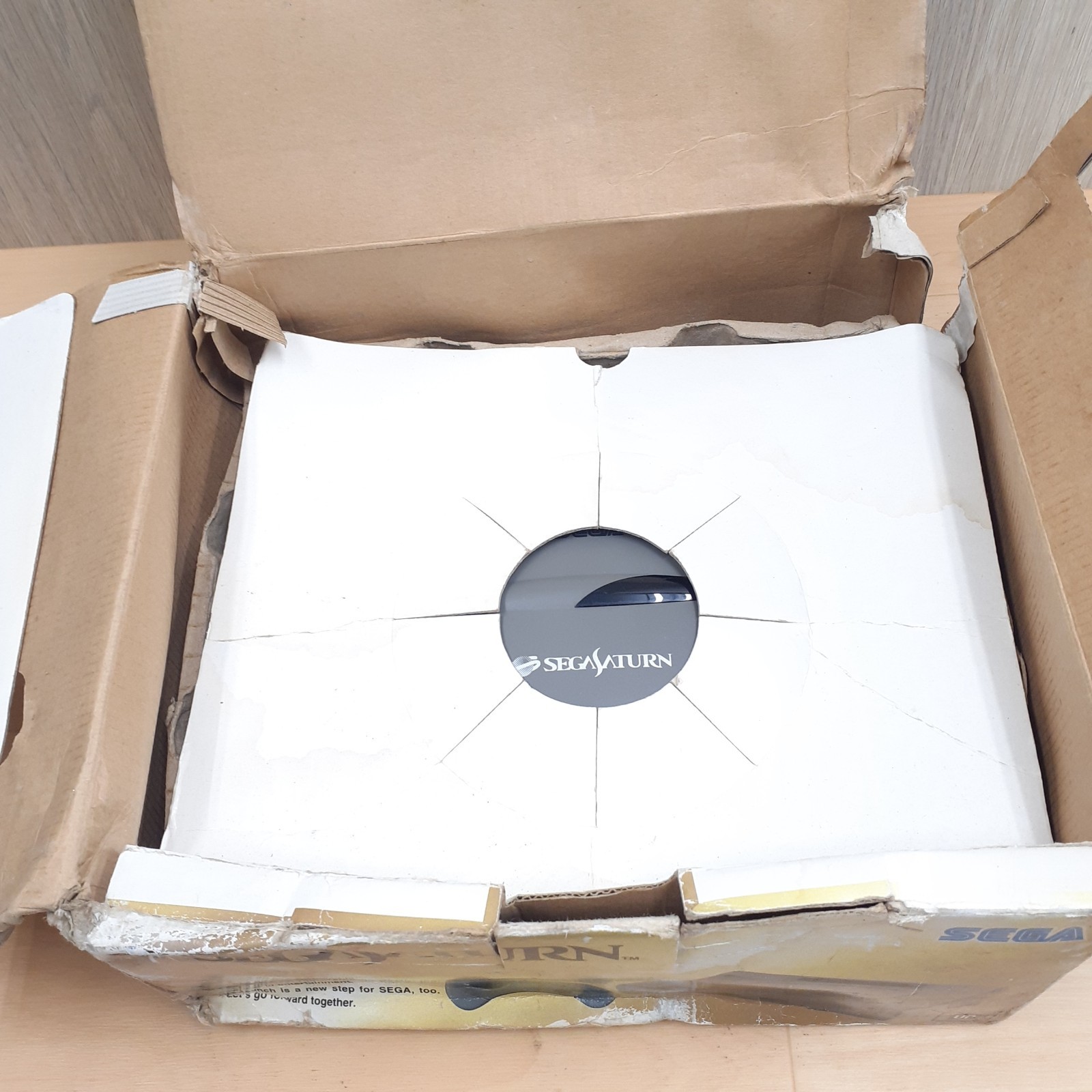 Sega Saturn Console in box with Controller & Memory HST-3210 Japanese System CIB